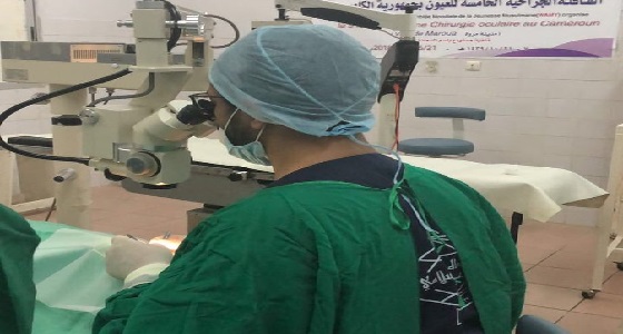 بالفيديو والصور..طبيب سعودي يعيد البصر لفاقديه في الكاميرون