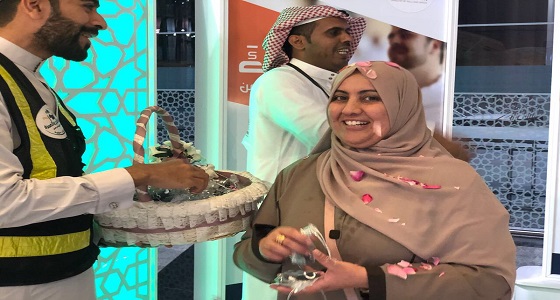 بالفيديو والصور.. منسوبو ” الحج والعمرة ” يودعون المعتمرين بمثل حفاوة الاستقبال