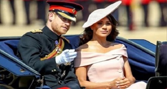 ميغان ماركل تكسر التقاليد الملكية بفستان مكشوف