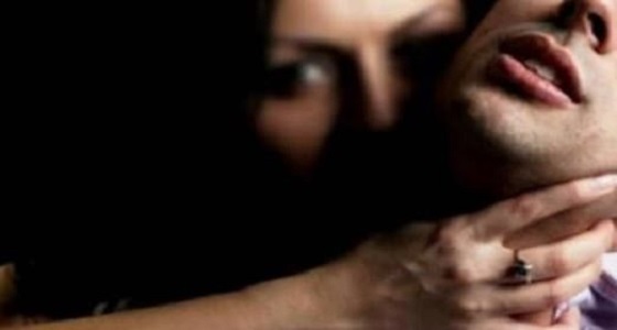 فتاة تنتقم من أسرتها لمنعها من الخروج بقتلهم أحياء