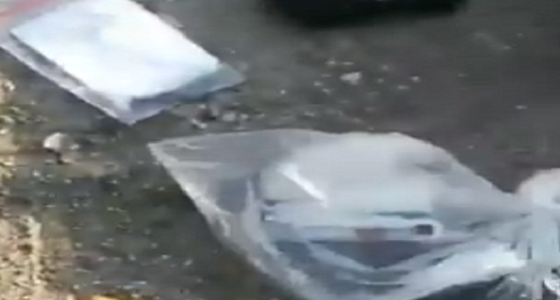 بالفيديو.. إزالة الطلاسم والسحر من جبل الرحمة بمكة