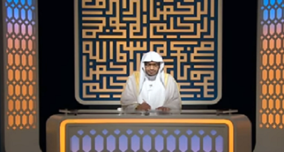 بالفيديو.. ” المغامسي ” يلقن فرنسي الشهادة على الهواء