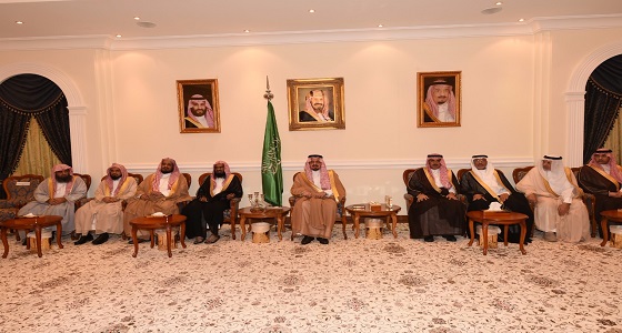 أمير عسير يلتقي أصحاب المعالي والفضيلة ومديري الإدارات الحكومية في المنطقة