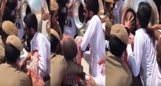 حقيقة فيديو رفع شاب ميت لتقبيل الحجر الأسود