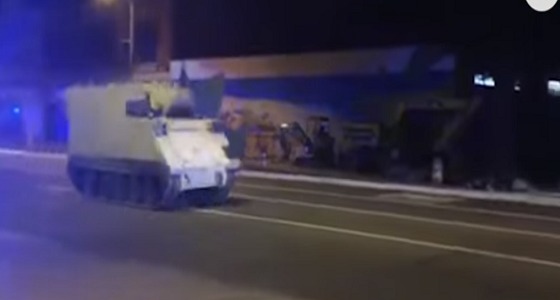 بالفيديو .. جندي أمريكى يختطف مدرعة عسكرية بولاية فيرجينيا
