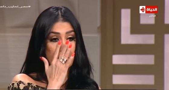 بالفيديو..غادة عبدالرازق تبكي على الهواء: ” اتظلمت كتير “