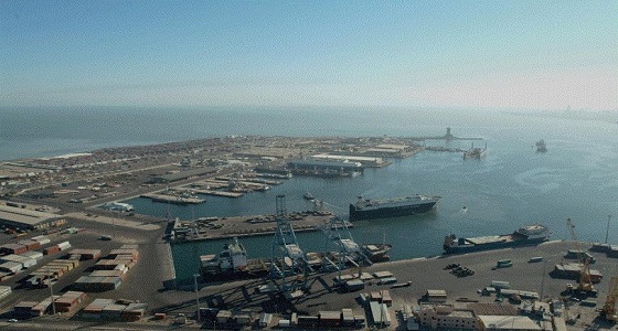 توقف حركة الملاحة البحرية في موانئ الكويت لتقلبات الأحوال الجوية
