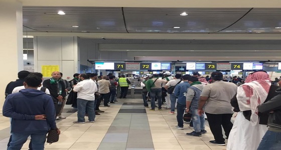 بالصور.. جماهير المملكة تحتشد في مطار موسكو لمساندة الأخضر قبل مواجهة أوروجواي