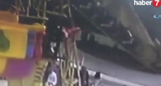 بالفيديو.. لحظة سقوط طفل من أعلى لعبة بالملاهي ووفاته