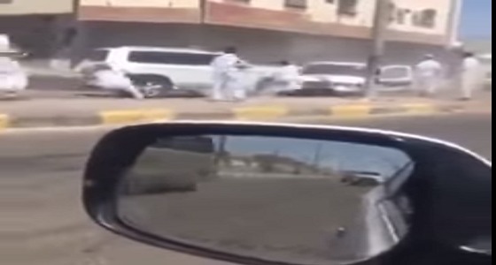 بالفيديو.. تهور شباب يقودوا المركبات بسرعات جنونية