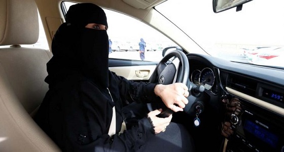 الأمن: لا داعي لكشف وجه المرأة أثناء القيادة.. والبصمة تكفي