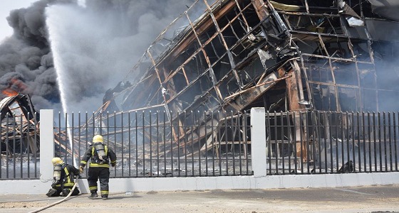 بالصور.. حريق ضخم بمصنع بالمدينة الصناعية المرحلة الثانية في جدة
