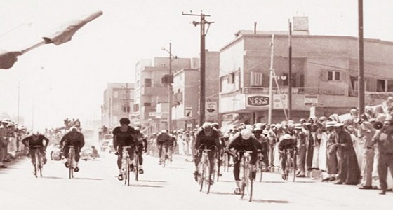 صورة نادرة لسباق الدراجات وسط الرياض