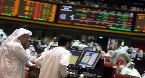 مؤشر سوق الأسهم يغلق منخفضا