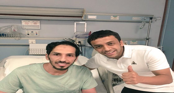 الشلهوب يفاجيء ” البرقان ” بزيارته بالمستشفى