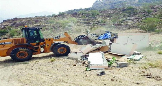 إصابة مسؤول أثناء إزالة تعديات في بارق بعد رشقه بالحجارة