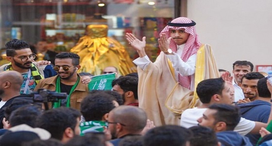 بالصور.. الزي السعودي يخطف الأنظار ويثير فضول جماهير كأس العالم