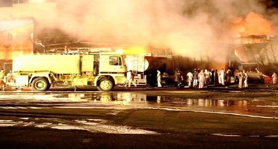 اندلاع حريق بناقلة وقود في ” تيماء ” .. والدفاع المدني يسيطر عليه