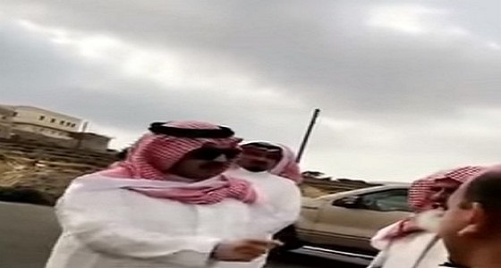 بالفيديو.. الأمير ” تركي بن طلال ” يدعو عدد من المواطنين لمشاركته بالغداء