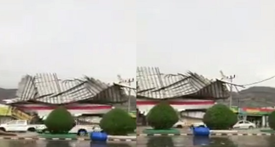 بالفيديو.. الأمطار تسقط محلات في محايل عسير