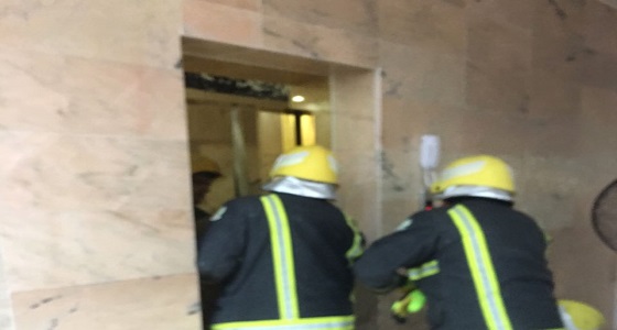 بالصور.. انقاذ 3 أطفال احتجزوا داخل مصعد بـ ” دومة الجندل “