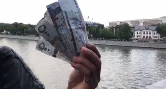 بالفيديو.. مواطن يوجه نصيحة للمسافرين إلى روسيا