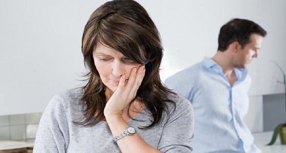 اكتشفي أسباب تجاهل الرجل لك