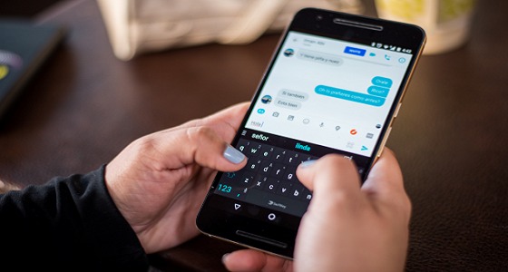 احذر.. هاتفك يتجسس على محادثاتك لاستغلالها في الإعلانات الدعائية