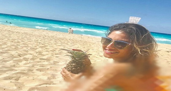 منة فضالي تثير ضجة بصورها على البحر