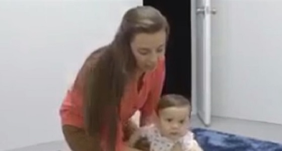 فيديو مذهل .. لتأثير دقات قلب الأم على تهدئة طفلها