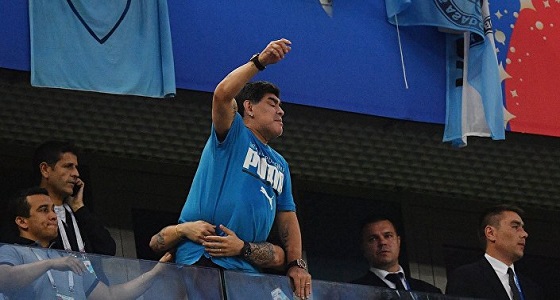 مارادونا يؤازر الأرجنتين مقابل الأموال