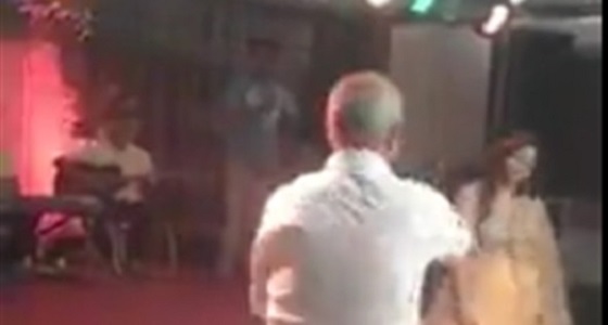 بالفيديو.. لحظة وفاة رجل أثناء رقصه بحفل زفاف