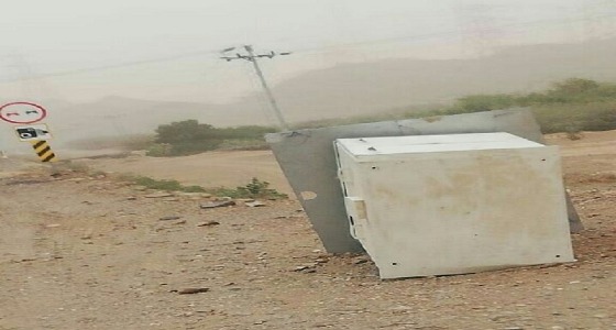 مواطن يوثق عبث مجهولين في ” ساهر ” على طريق محايل