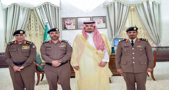 أمير الشمالية يقلد نائب ومساعد مدير الشرطة بالمنطقة رتبهما العسكرية الجديدة