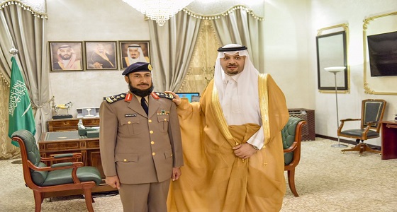 أمير الشمالية يقلد مساعد مدير الدفاع المدني بالمنطقة رتبته العسكرية الجديدة