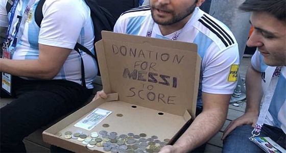 مشجع أرجنتيني: تبرعوا لصالح ميسي حتى يتمكن من تسجيل الأهداف