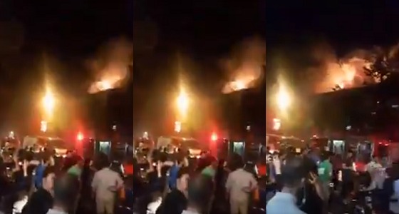 بالفيديو.. اشتعال النيران في أحد الأسواق الكبرى وسط طهران