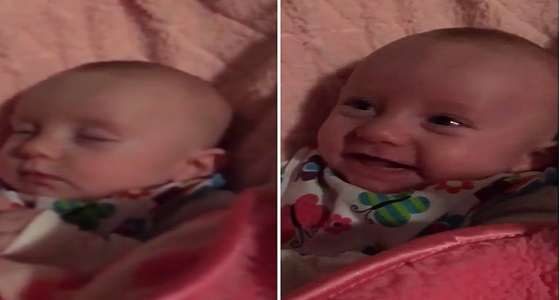 بالفيديو.. رد فعل غير متوقع لطفل رضيع لحظة استيقاظه