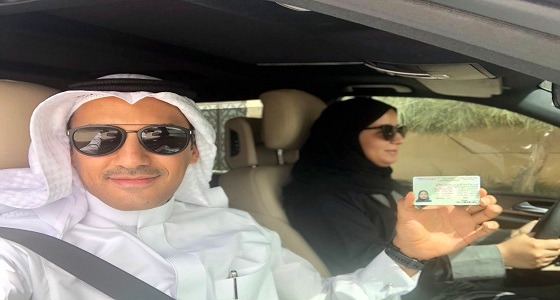 بالفيديو.. مواطن يفتخر بزوجته: توصلني للدوام لأول مرة