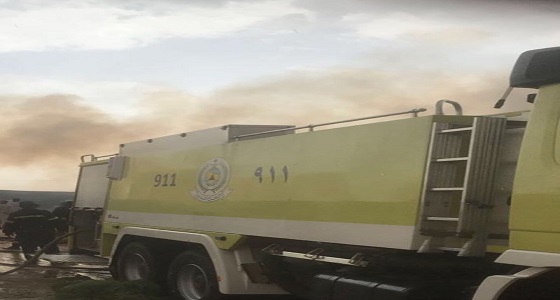 بالصور.. حريق داخل سوق الأعلاف شمال الطائف إثر صاعقة رعدية