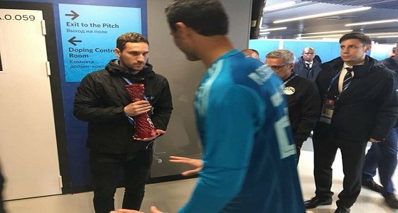 بعد رفضه استلام جائزة رجل المباراة.. شركة الخمور ترد على ” الشناوي “