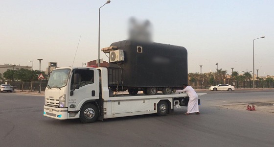 بالصور.. إزالة 12 عربة مخالفة من ساحات حي الروضة