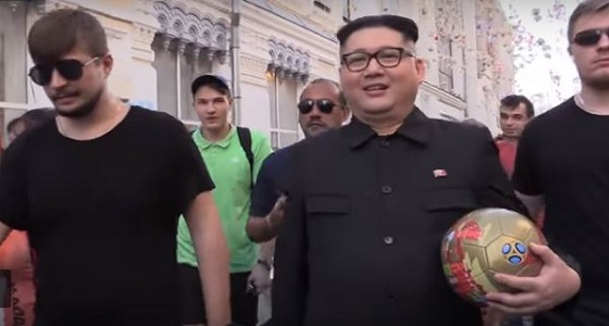 بالفيديو.. زعيم كوريا الشمالية يستغل المونديال لاستعراض مهاراته الكروية