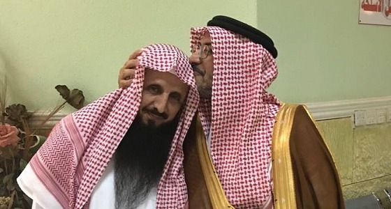 رد فعل مدير تعليم محايل عسير عند لقاء معلمه