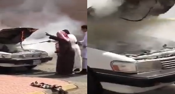 بالفيديو.. طالب ألمعي يخمد حريقًا شب في سيارة متوقفة بشجاعة