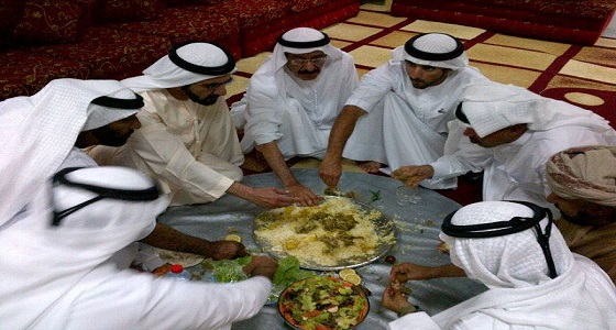 بدون هياط .. &#8221; لحمة حاشي &#8221; عشاء حاكم دبي وولي عهده وأكبر تجار الإمارات