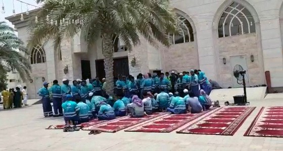 أمانة جدة توضح حقيقة تجمع عمالة إحدى شركات النظافة بحي الروضة
