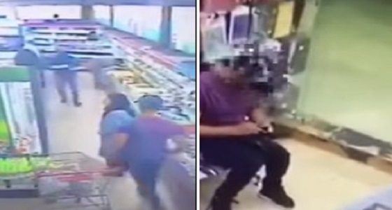 بالفيديو.. لص يستولي على محفظة وافد ويذهب لمحل مجاور ليأخذ ما بها