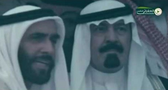 بالفيديو.. 3 ملوك سعوديين مع الشيخ زايد في سباق للهجن