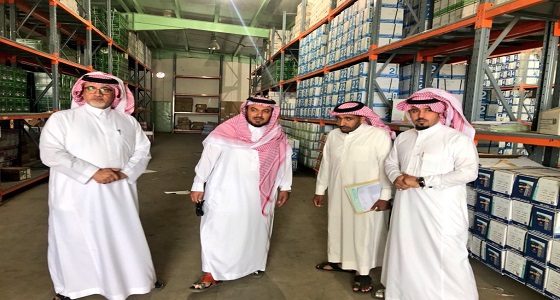 بالصور.. مدير تعليم سراة عبيدة يزور المستودعات لمتابعة استلام المقررات الدراسية